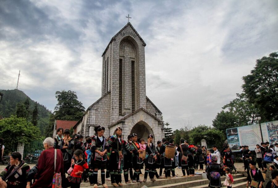 2-Day Sa Pa Ethnic Homestay Tour & Trek with Limousine Bus - Packing for a Two-Day Sa Pa Trek That Can Turn Muddy