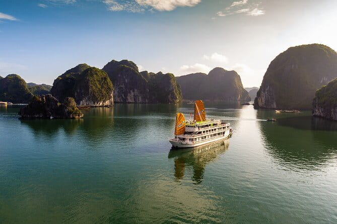 3Day Kayak & Trek to Ha Long Bay and Tamcoc (the 2nd day private) - Day 2 private morning: sunrise, Viet Hai, then the drive to Tam Coc