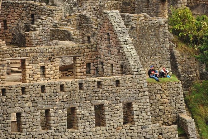 4-Day Lares Trek to Machu Picchu from Cusco - Day 4: First-bus Machu Picchu, a 2-hour guide tour, and Huayna Picchu planning