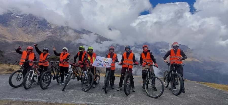 4 days/3 nights: Inka Jungle Trek to Machu Picchu - Day 3: Zip line option, Hidroeléctrica canyon walk, and the 3-hour track walk to Aguas Calientes