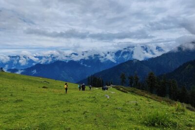 6 Days Phulara Ridge Trek - Pushtara Bugyal descent: meadow walking that refreshes your legs