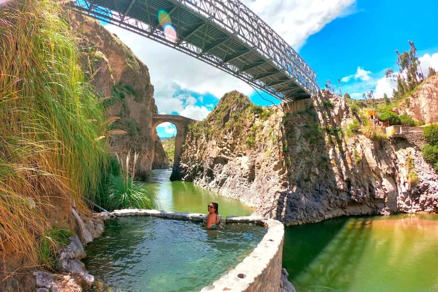Arequipa: 2-day Colca Canyon Trekking, Ending in Puno - Day 1: descending from Pampas de San Miguel to the Colca River