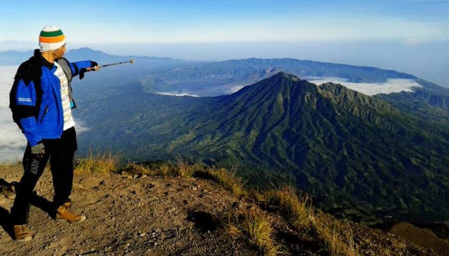 Bali: Mount Agung Sunrise Trekking Experience - Gear, Guide Style, and Safety: Sticks, Flashlights, and a Pace That Prevents Panic