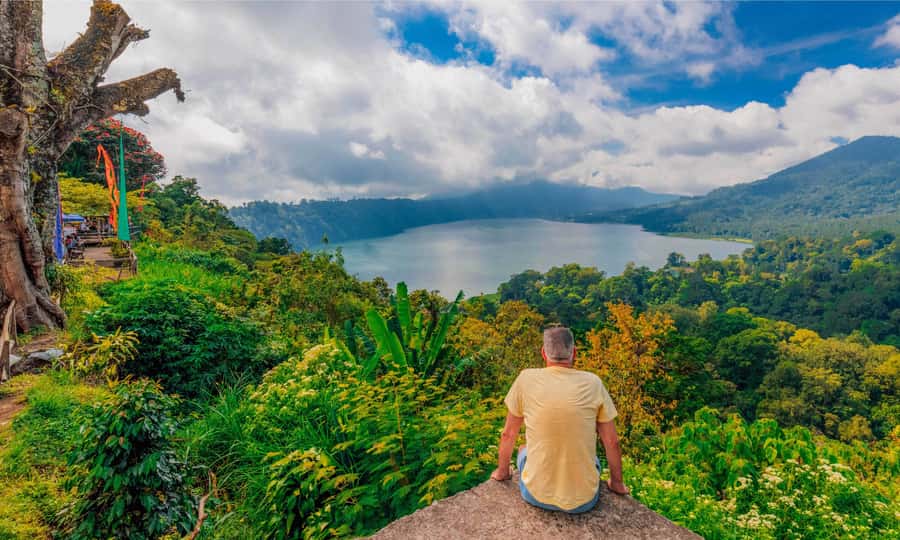 Bali: Twin Lakes, Handara Gates, and Forest Trekking Tour - Lake Tamblingan Kayak/Canoe Time: Where the Day Gets Quiet
