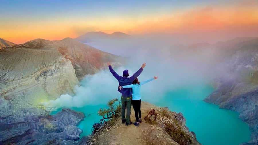 Banyuwangi: Ijen Crater Bluefire and Sunrise Guided Trek - The Long Walk to the Crater: What the Descent Feels Like