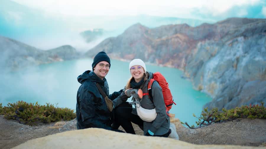 Banyuwangi: Ijen Crater Bluefire and Sunrise Guided Trek - Turquoise Crater Lake at Sunrise: The Moment Everything Changes