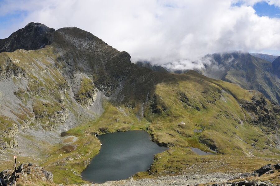 Brasov: Private Fagaras Mountains Trekking Tour - Summit decision: Vanatoarea lui Buteanu peak when conditions allow