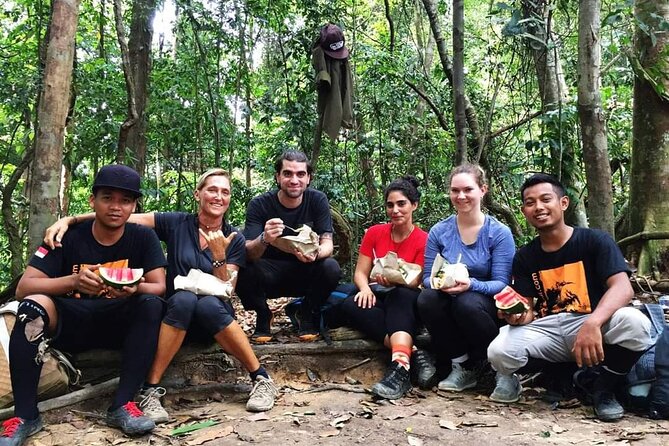Bukit lawang tour 3days-2 night jungle trekking including rafting - Day 2: river breakfast, 6 to 7 hours of trekking, and rare-animal chances