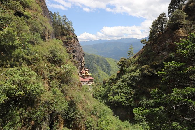 Bumdrak Trek - Tiger's Nest Monastery Overnight Trek - Guides in Bhutan: what to look for on your hike