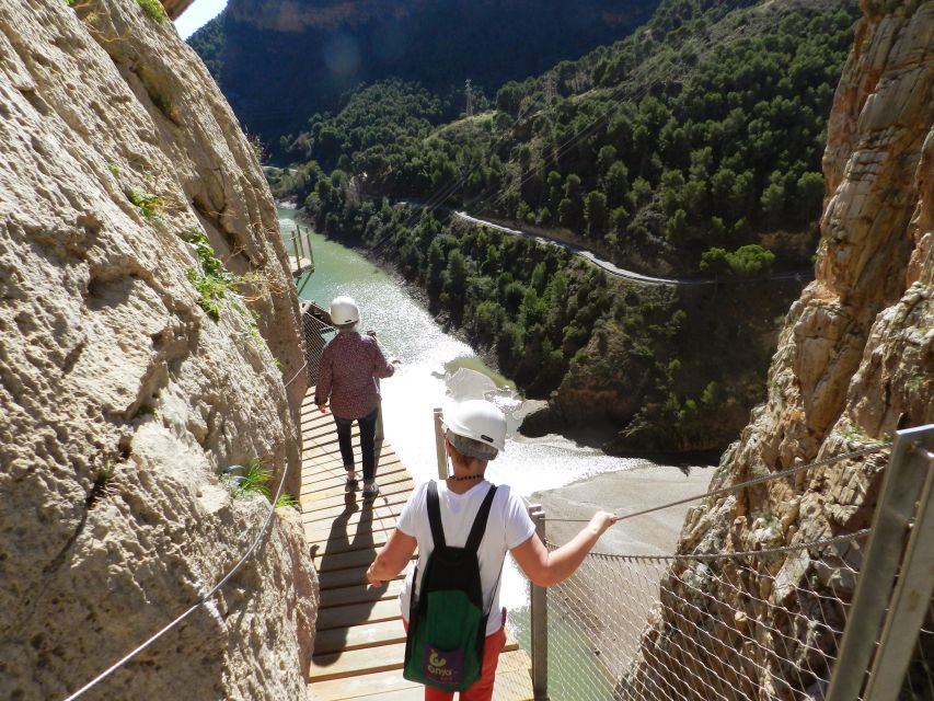 Caminito del Rey: Trekking Tour with Hiking Guide - Walking the gorge: what you’ll see at each stage