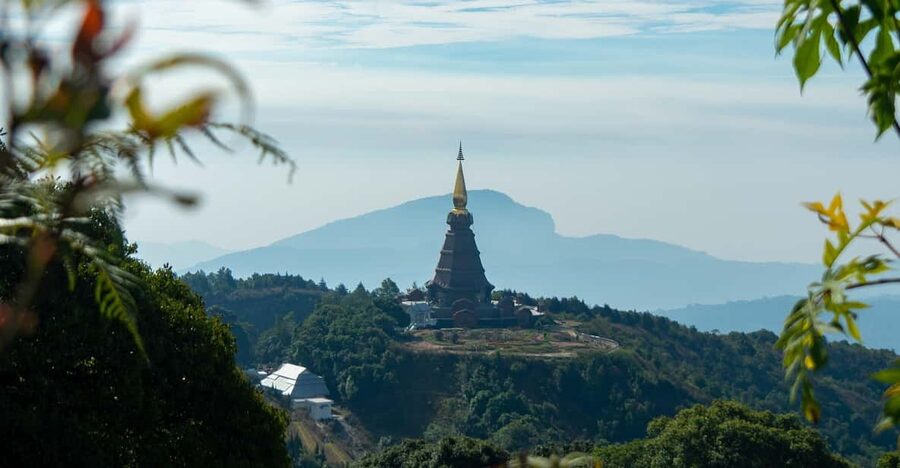 Chiang Mai: Doi Inthanon Park and Pha Dok Siew Trail Trek - Traditional village and Hmong market time: buying, eating, and slowing down