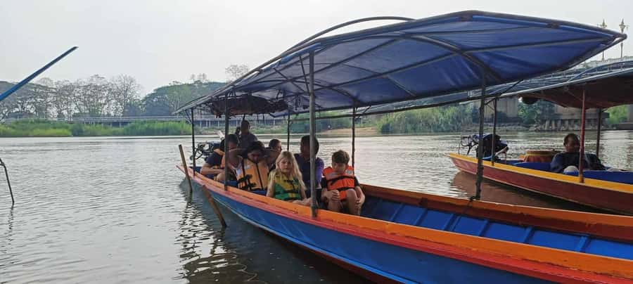 Cultural trekking and boat trip - Local lunch that feels part of the day