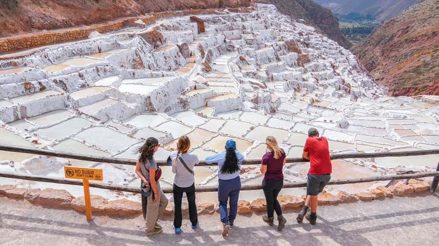 Cusco: 4-Day Lares Trek to Machu Picchu with Panoramic Train - Day 2: steady climb to Condor Pass (4,750 m) and a Quechua village evening