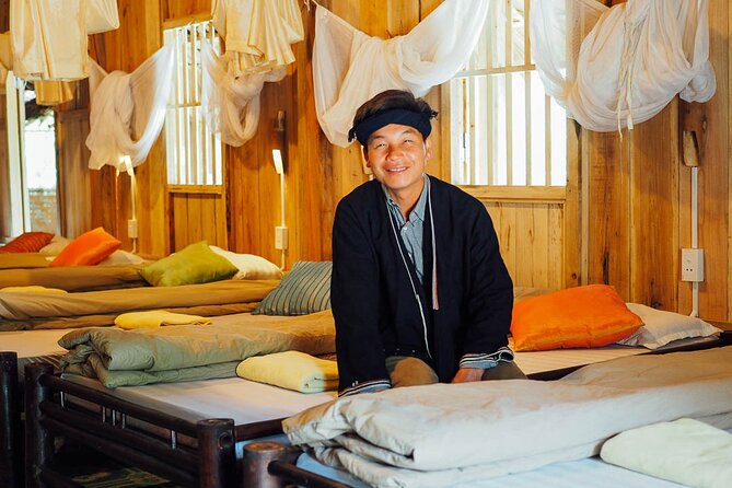 Da Bac Discovery trek and tour 2D1N - Day 1 in Sung Village: 3 km of walking, Sung cave, and a Dao-word evening