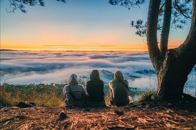 Dalat: Cloud Hunting & Sunrise Trekking to Hon Ho Mountain - Pho, coffee, and warmth at the top