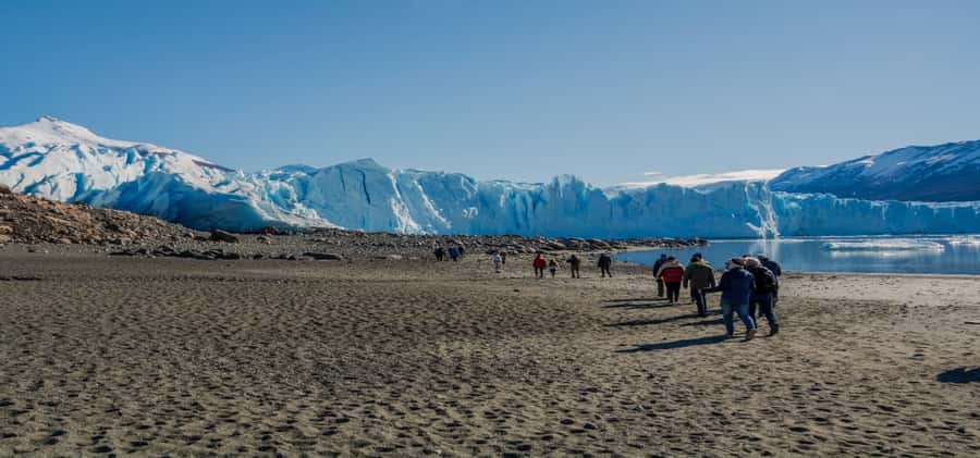 El Calafate: Safari Azul Los Glaciares Trekking Tour - From El Calafate to Bajo de las Sombras: The Ride Sets the Mood