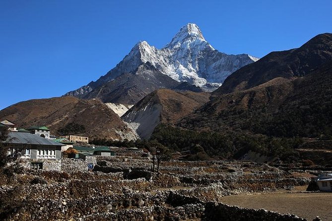 Everest Base Camp Trek - Guides and Porters: Where This Trek Gains Its Safety Margin
