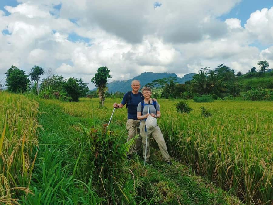 Explore rice terraces munduk & waterfall trekking experience - Start in Munduk: the first walk and why the guide matters