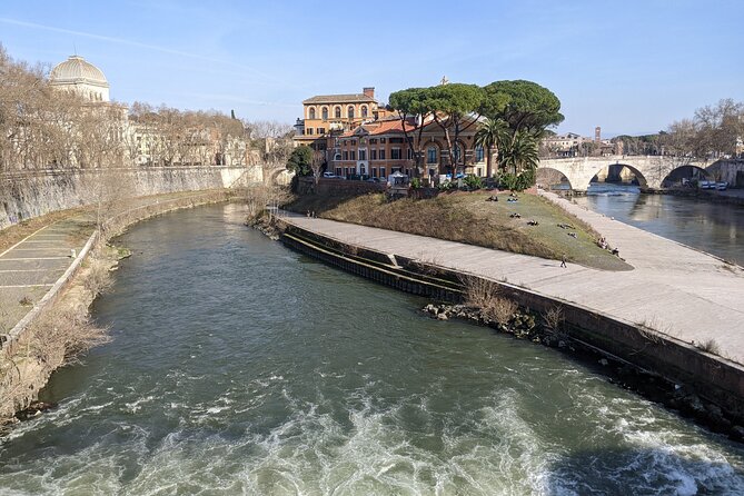 Free Urban Trekking with an Archaeologist - Ghetto Ebraico di Roma: Medieval Charm Meets Ancient Architecture