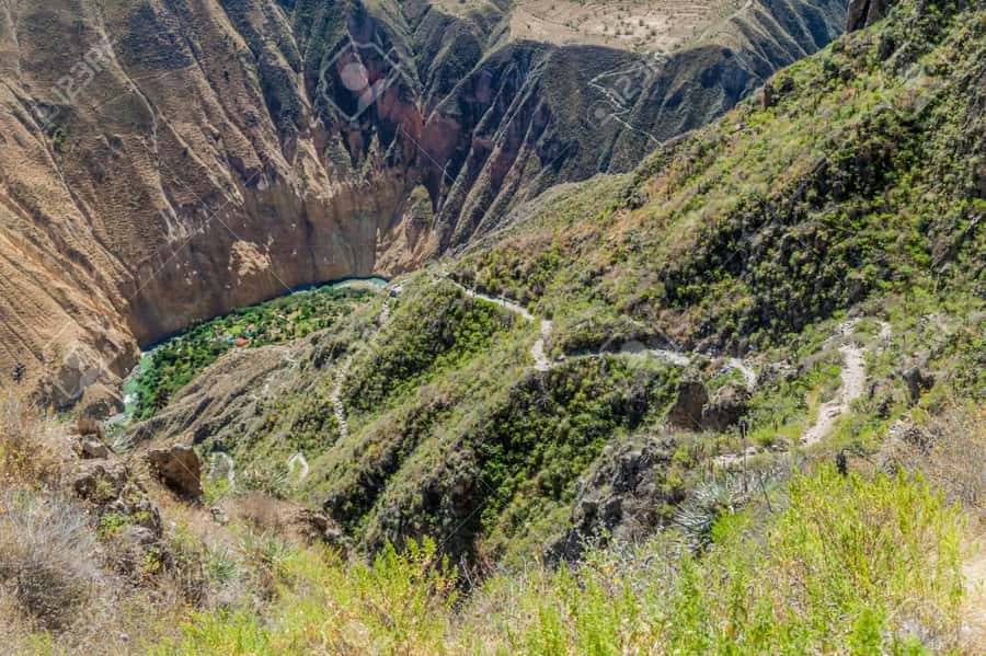 From Arequipa: 2-Day Colca Canyon Trekking Tour - The descent begins at 9:39 a.m.: San Juan Valley and riverbank pacing