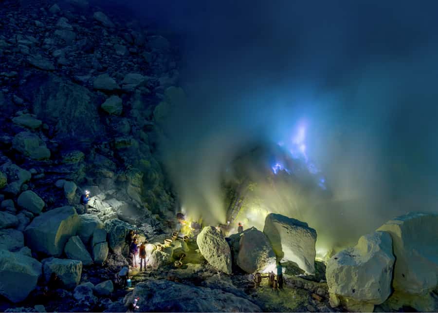 From Bali: Private Mount Ijen Crater Volcano Midnight Trek - Breakfast at a local warung: ending the night the right way