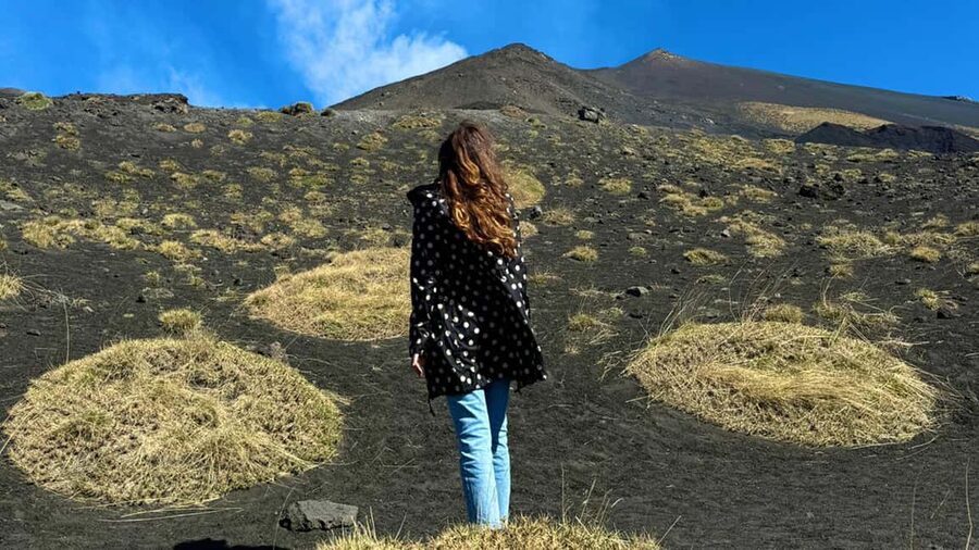 From Catania: trek on Mount Etna, Lava Cave & tasting Tour - From Catania to Sapienza Refuge: the smart start point