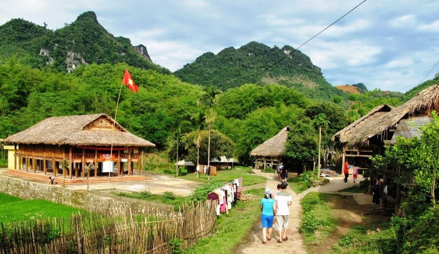 From Hanoi: Mai Chau Valley & Hill Tribes 2-Day Trek Tour - Rice Terraces: The Scenery That Teaches You Something