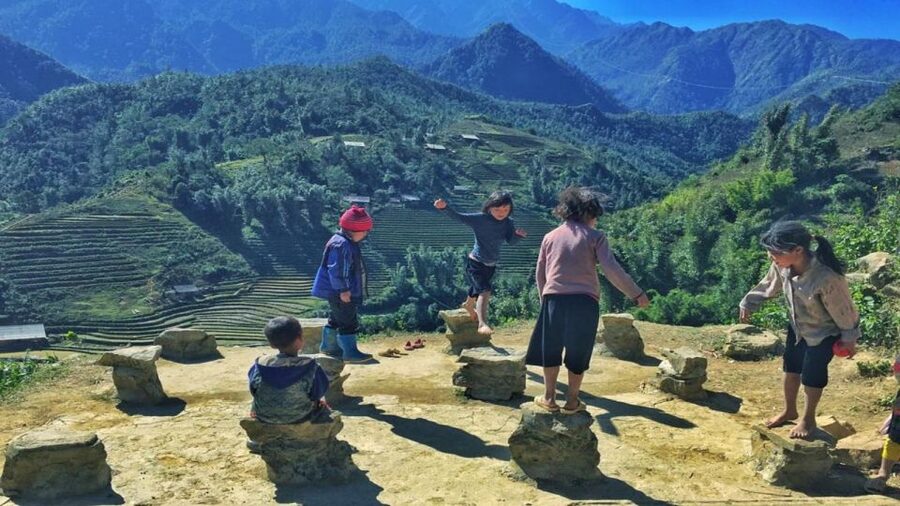 From Hanoi: Sapa 3-Day Medium Trek and Limousine Trip - From Hanoi to Sapa: the limousine ride that sets your day up