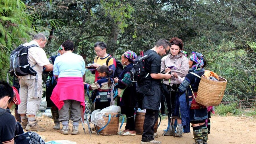 From Hanoi: Sapa 3-Day Medium Trek and Limousine Trip - Homestays in Ta Van: rustic comfort, shared realities