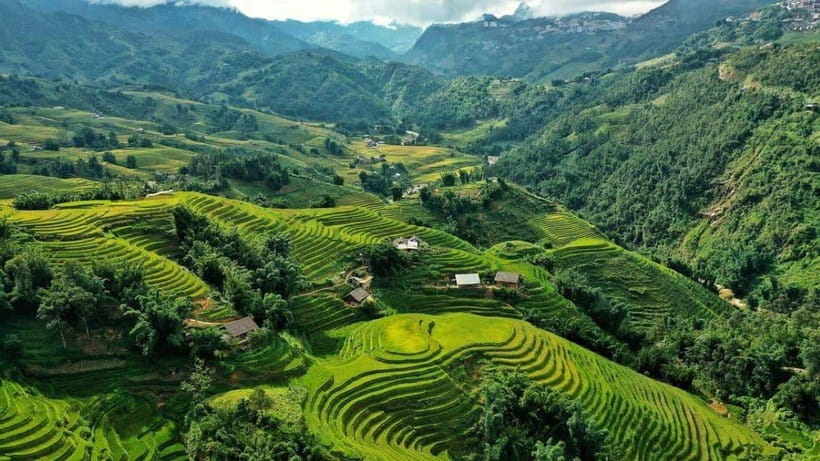 From Hanoi: Trek and Stay: 3-Day Sapa Highlands Adventure - From Hanoi to Sapa: the ride that shapes the whole trip