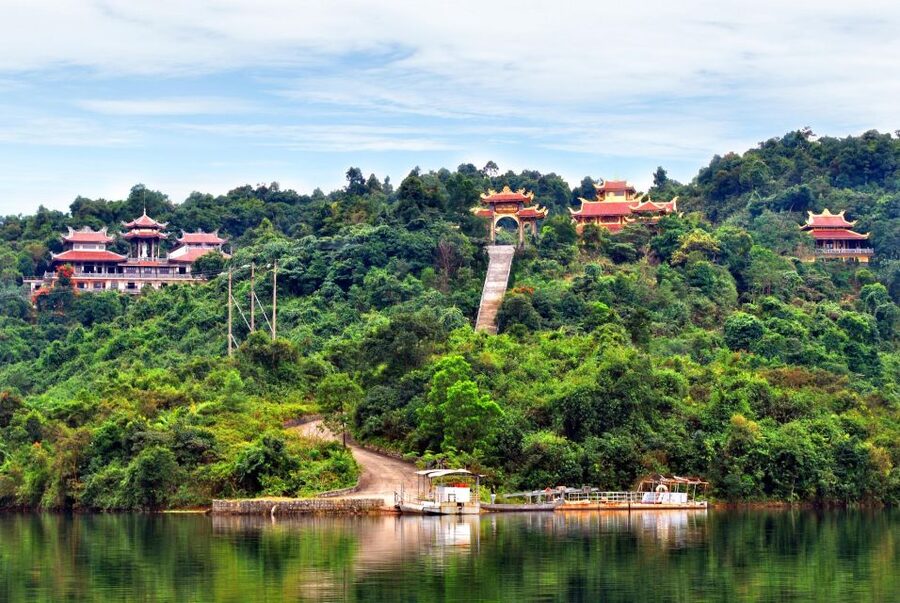 From Hue/Da Nang/Hoi An: Bach Ma National Park Trekking Tour - Picnic lunch plus swim time: the calm moment in the middle of the hike