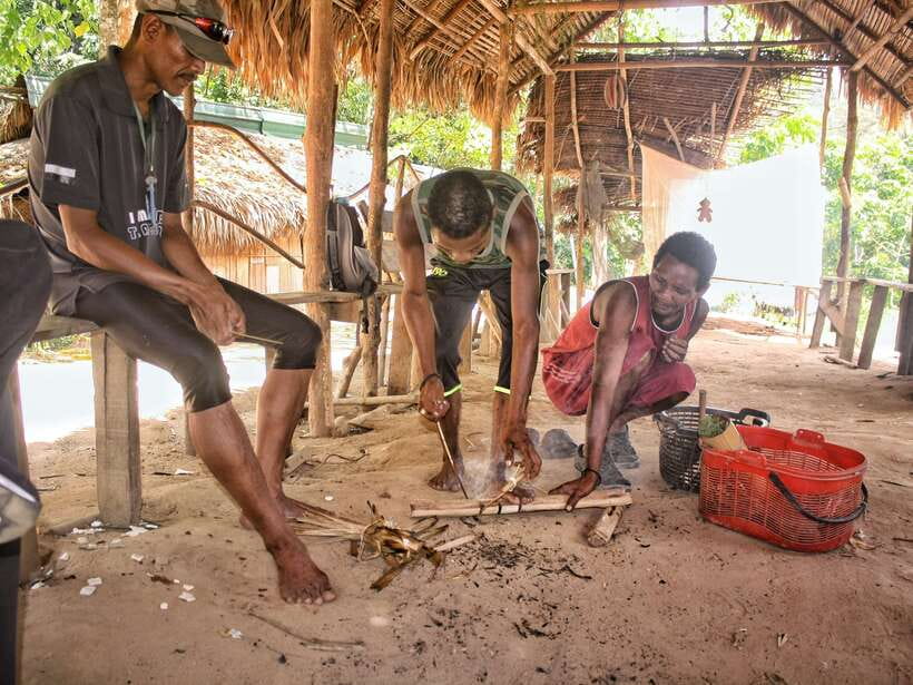 From Kuala Lumpur: Taman Negara National Park Trek Day Tour - Meeting the Orang Asli at the Bateq Nigerito Village