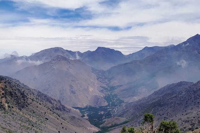 From Marrakech: Atlas Mountains Talamrout Summit day hike & Trek - To the Tizi nTamatert pass: tea, altitude, and the first big payoff
