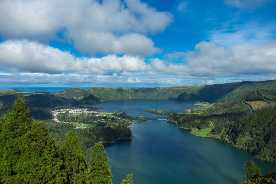 From Ponta Delgada: Vista do Rei to Sete Cidades Guided Trek - From hotel pickup to Vista do Rei: getting set up for great views