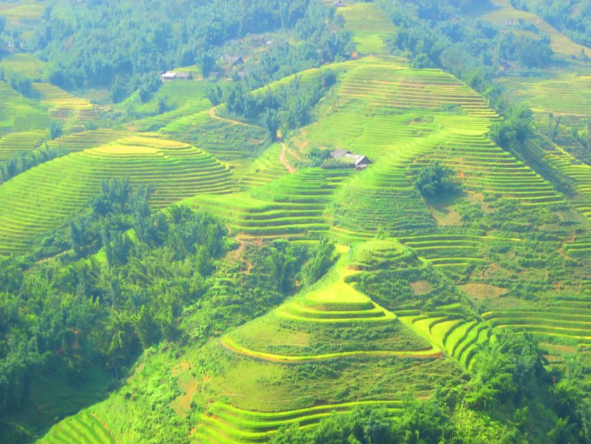 From Sapa: Waterfalls, Trekking and Tribal Villages Tour - Leaving the scenic stops for Ban Khoan: how the village portion feels
