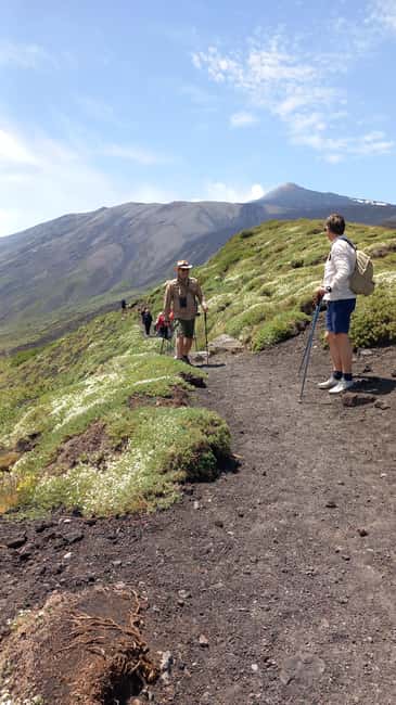 From Siracusa: Etna Tour - Trek, Wine and Food - Etna guide time: what you gain from the commentary