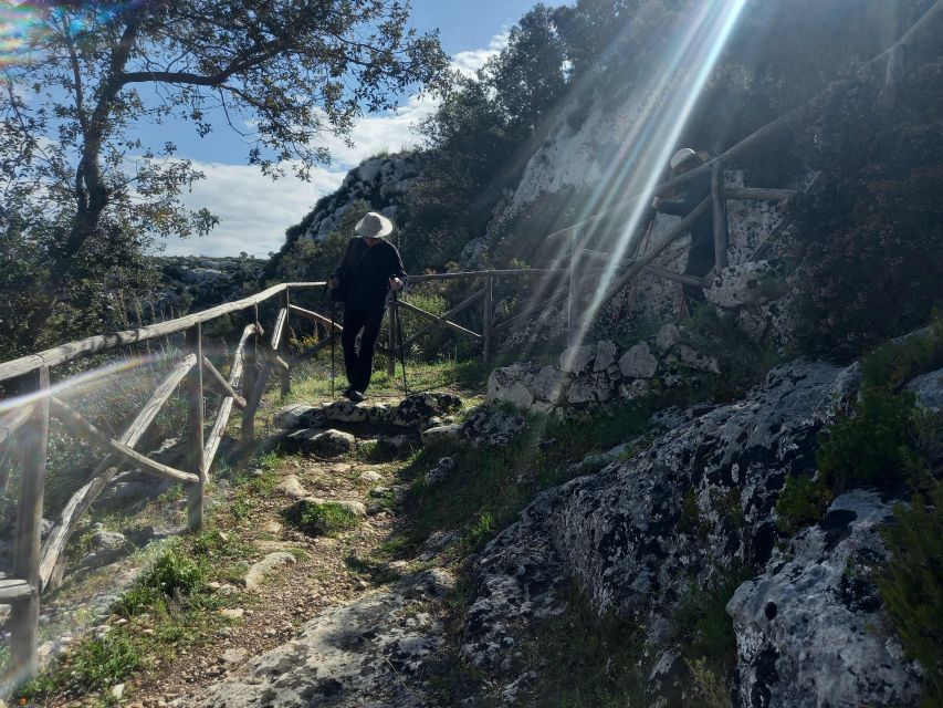 From Syracuse: Cavagrande Natural Reserve Guided Trek - Frederico and the small-group advantage: better questions, better pace