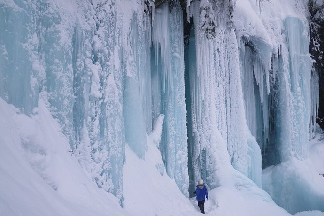 Frozen fall trekking - Getting There: Where You Meet and How the Day Runs