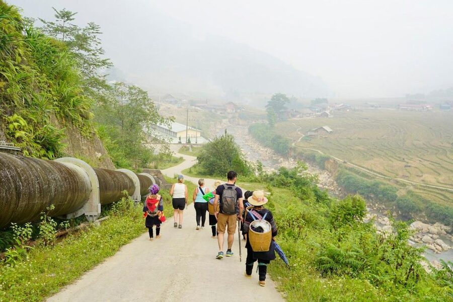 Full Day Trekking Lao Chai-Ta Van and Cat Cat Village - Stop 1–3: Y Linh Ho, Muong Hoa Valley, and your first rice-terrace views