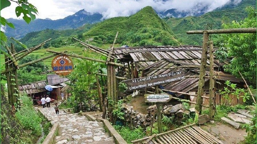 Full Day Trekking Lao Chai-Ta Van and Cat Cat Village - Ta Van (Dzay): calmer village time before the mid-day switch