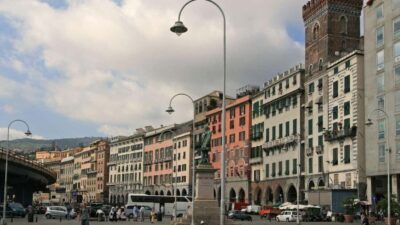 Genoa: Columbus Trail Urban Trekking with Wine & Local Tastings - Before you start: where the loop begins near Porta Soprana