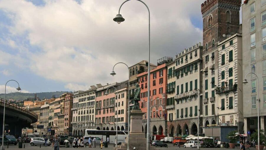 Genoa: Columbus Trail Urban Trekking with Wine & Local Tastings - Before you start: where the loop begins near Porta Soprana
