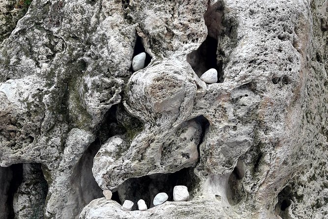 Gorropu canyon guided hike - Inside the canyon: boulders, steep walls, and the route that gets rough