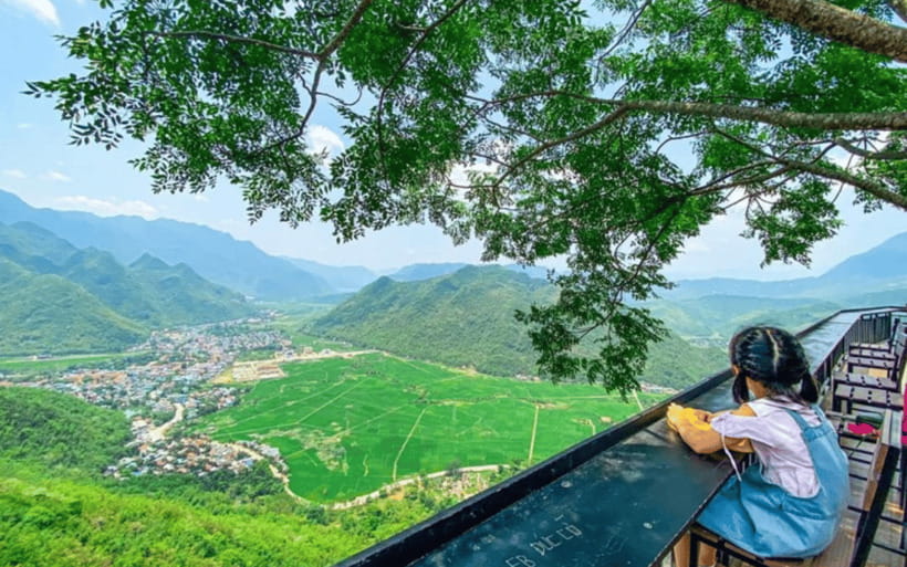 Ha Noi - Mai Chau - Pu Luong 2 Days 1 Night Trekking Tour - Thung Khe Pass to Mai Chau: Views, Snacks, and First Impressions