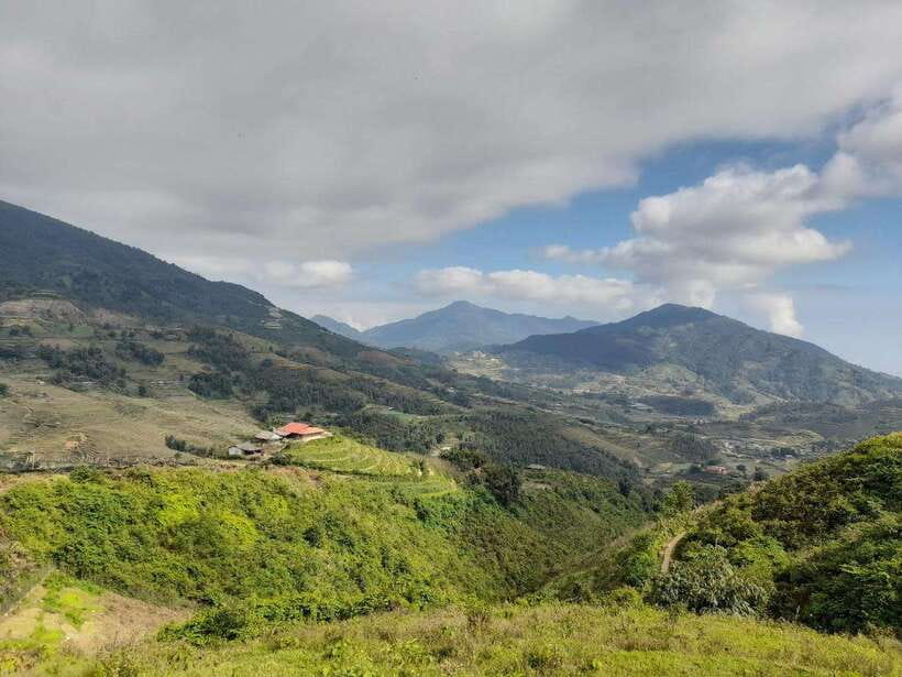 Half Day Sapa Trekking to Visit Lao Chai - Ta Van - Bản Ý Linh Hồ: the viewpoint stop that sets expectations