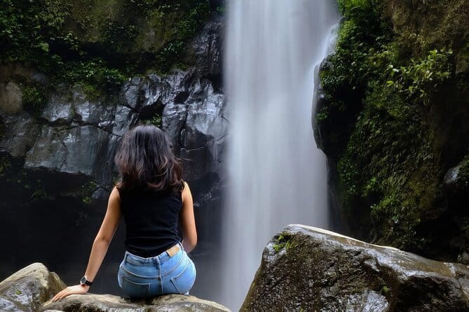 Hidden Waterfall & Selogriyo Rice Terraces Trek from Yogyakarta - Kedung Kayang Waterfall: Volcano-Backed Views and Stairs You’ll Actually Use