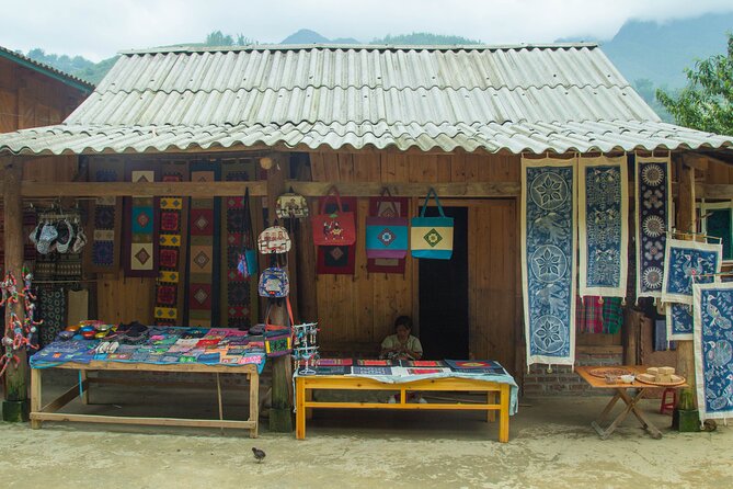 Highland Harmony Trek in Sapa - Y Linh Ho: narrow paths, big views, and a quiet Black H’mong morning