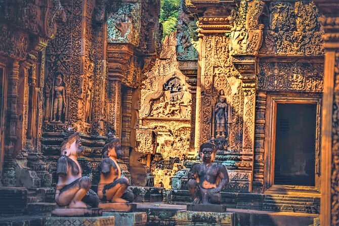 Kbal Spean Trekking Tour with Banteay Srei and Landmine Museum - Stop 1: Kbal Spean and the hike to the River of 1000 Lingas
