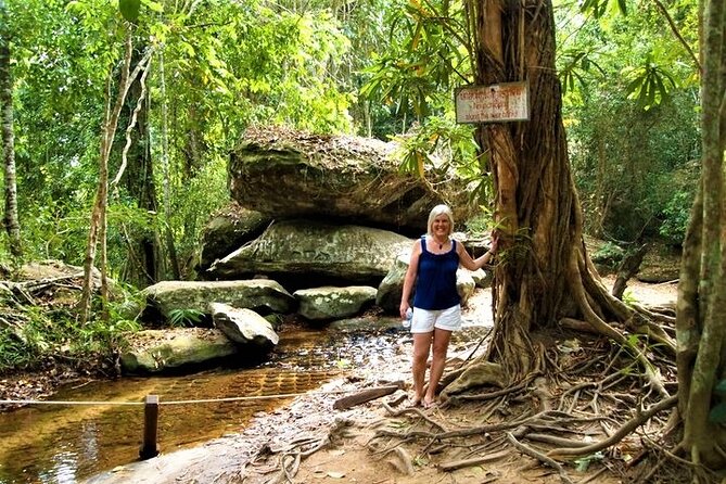 Kbal Spean Trekking Tour with Banteay Srei and Landmine Museum - Stop 4: Banteay Samre for a calm end
