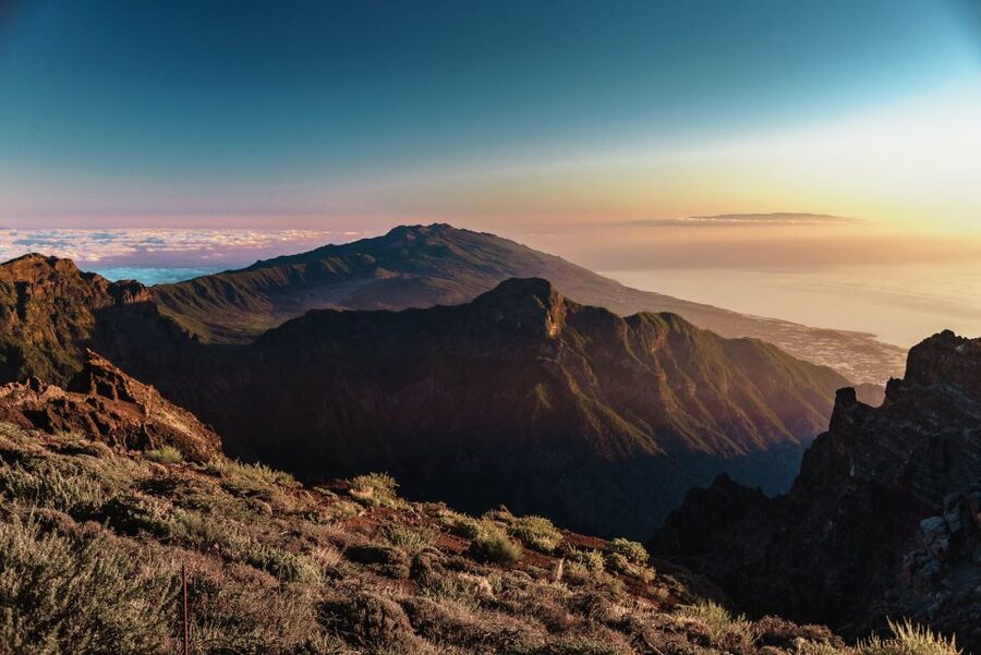 La Palma: Guided Trekking Tour to El Roque de los Muchachos - Cumbre Vieja or Cumbre Nueva: what you’ll spot across La Palma